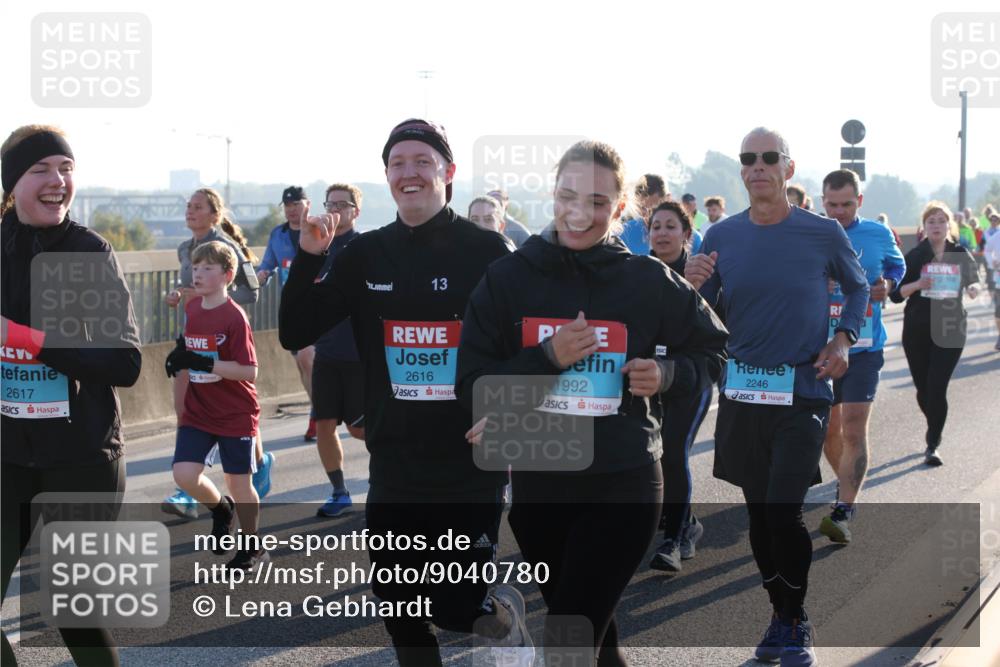 03.10.2025 - Köhlbrandbrückenlauf Lena Gebhardt http://msf.ph/oto/9040780 03.10.2025 09:25:15 Position 1 2617, 13, 2616, 1992, 2246 meine-sportfotos.de