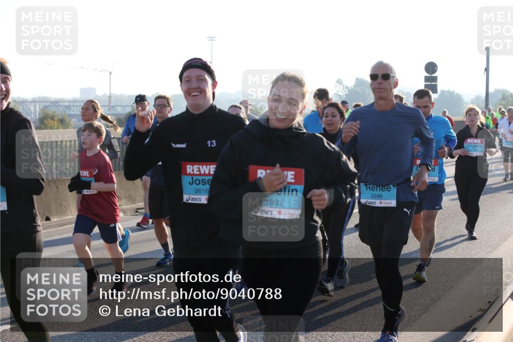 03.10.2025 - Köhlbrandbrückenlauf Lena Gebhardt http://msf.ph/oto/9040788 03.10.2025 09:25:15 Position 1 13, 2616, 1992, 2246 meine-sportfotos.de