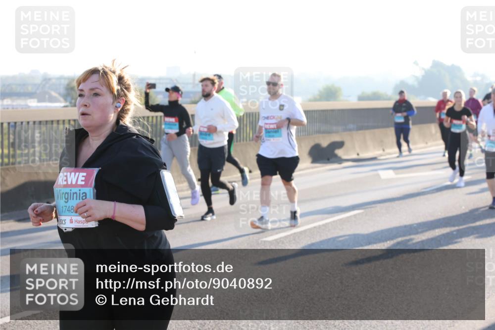 03.10.2025 - Köhlbrandbrückenlauf Lena Gebhardt http://msf.ph/oto/9040892 03.10.2025 09:25:19 Position 1 1748 meine-sportfotos.de