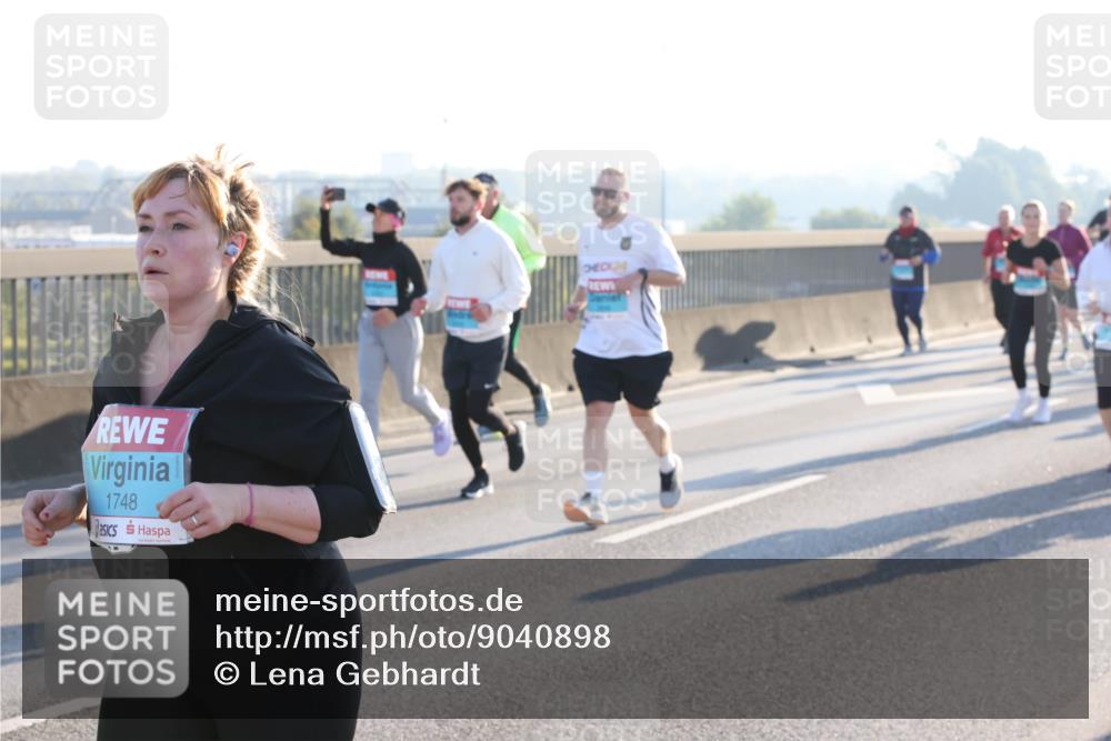03.10.2025 - Köhlbrandbrückenlauf Lena Gebhardt http://msf.ph/oto/9040898 03.10.2025 09:25:19 Position 1 1748 meine-sportfotos.de
