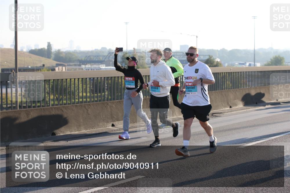 03.10.2025 - Köhlbrandbrückenlauf Lena Gebhardt http://msf.ph/oto/9040911 03.10.2025 09:25:19 Position 1 2293, 2254, 24, 2836 meine-sportfotos.de