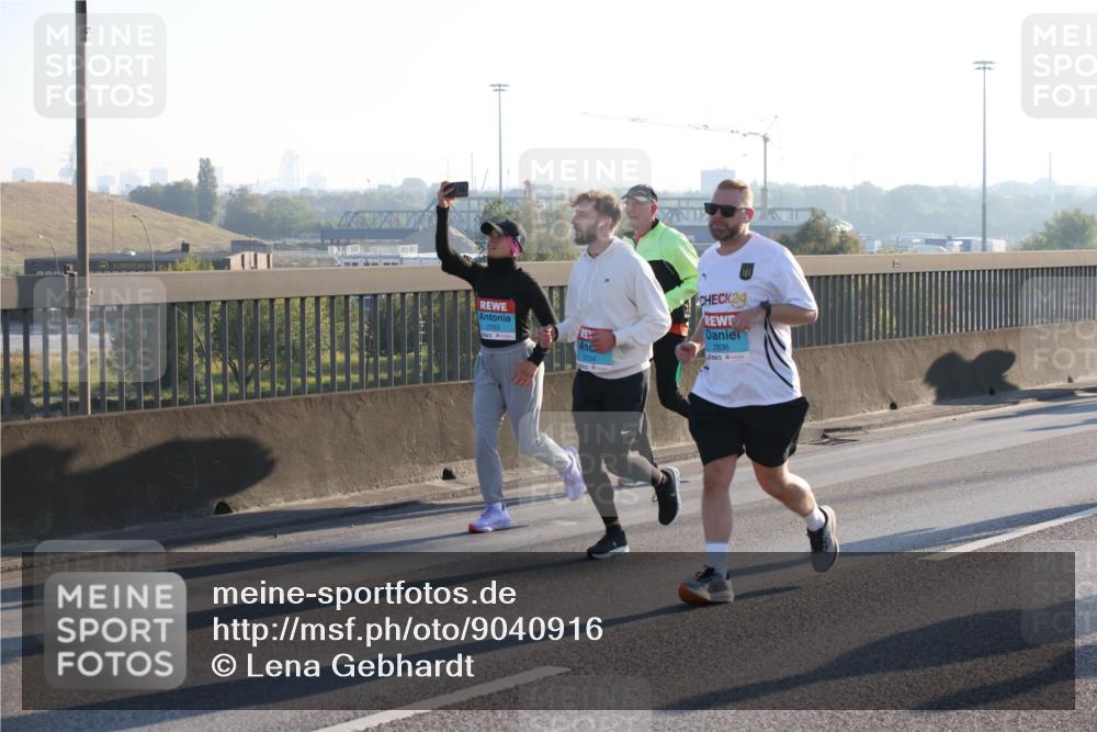 03.10.2025 - Köhlbrandbrückenlauf Lena Gebhardt http://msf.ph/oto/9040916 03.10.2025 09:25:19 Position 1 2254, 6, 24, 2836, 2293 meine-sportfotos.de