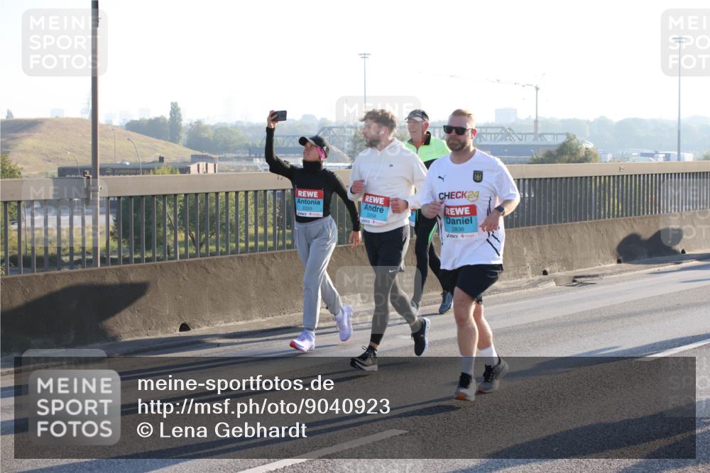03.10.2025 - Köhlbrandbrückenlauf Lena Gebhardt http://msf.ph/oto/9040923 03.10.2025 09:25:20 Position 1 2293, 2254, 24, 2836 meine-sportfotos.de