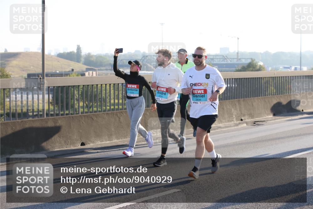 03.10.2025 - Köhlbrandbrückenlauf Lena Gebhardt http://msf.ph/oto/9040929 03.10.2025 09:25:20 Position 1 2254, 24, 2836, 2293 meine-sportfotos.de