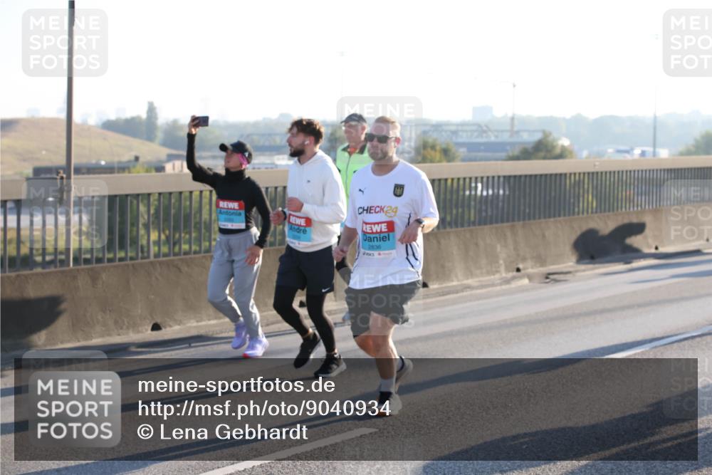 03.10.2025 - Köhlbrandbrückenlauf Lena Gebhardt http://msf.ph/oto/9040934 03.10.2025 09:25:20 Position 1 24, 2836 meine-sportfotos.de