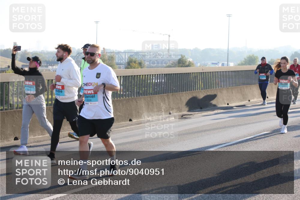 03.10.2025 - Köhlbrandbrückenlauf Lena Gebhardt http://msf.ph/oto/9040951 03.10.2025 09:25:20 Position 1 2293, 24, 2836, 2 meine-sportfotos.de