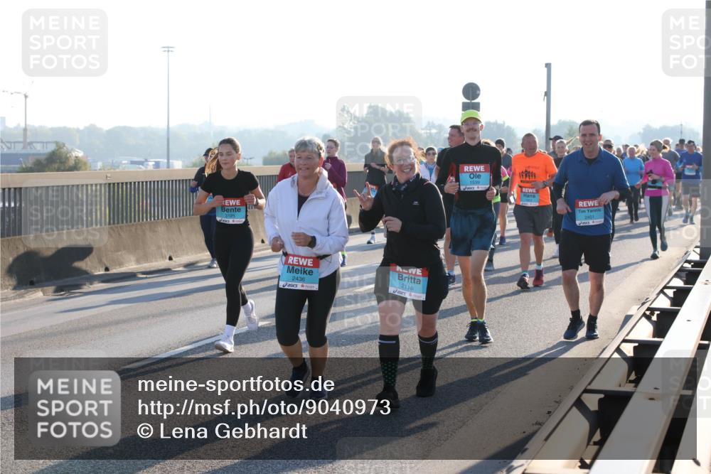 03.10.2025 - Köhlbrandbrückenlauf Lena Gebhardt http://msf.ph/oto/9040973 03.10.2025 09:25:21 Position 1 3125, 2436, 2116, 1539, 2451 meine-sportfotos.de