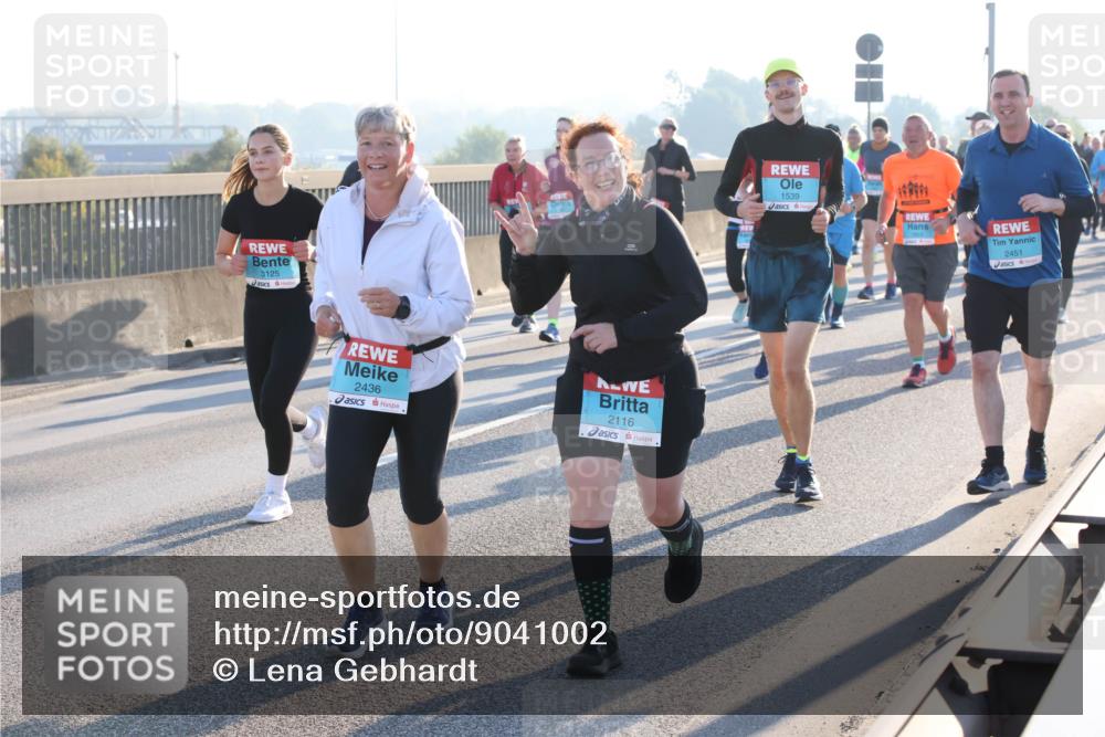 03.10.2025 - Köhlbrandbrückenlauf Lena Gebhardt http://msf.ph/oto/9041002 03.10.2025 09:25:21 Position 1 3125, 1539, 2436, 2116, 2451 meine-sportfotos.de