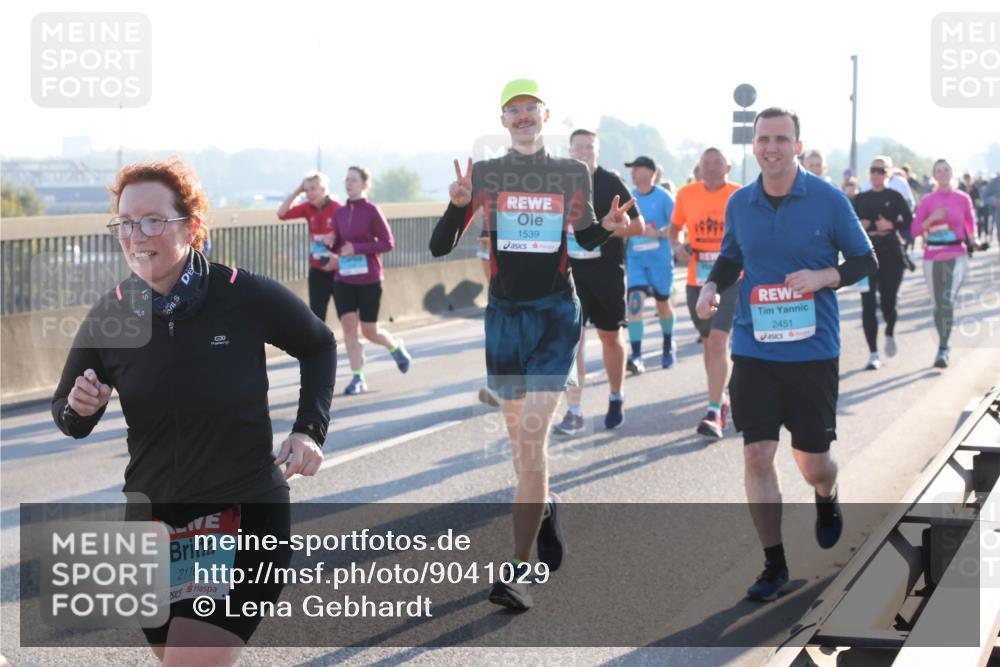 03.10.2025 - Köhlbrandbrückenlauf Lena Gebhardt http://msf.ph/oto/9041029 03.10.2025 09:25:22 Position 1 2116, 1539, 2451 meine-sportfotos.de
