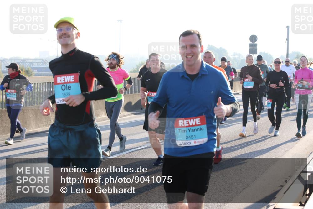 03.10.2025 - Köhlbrandbrückenlauf Lena Gebhardt http://msf.ph/oto/9041075 03.10.2025 09:25:23 Position 1 2415, 1539, 2451 meine-sportfotos.de