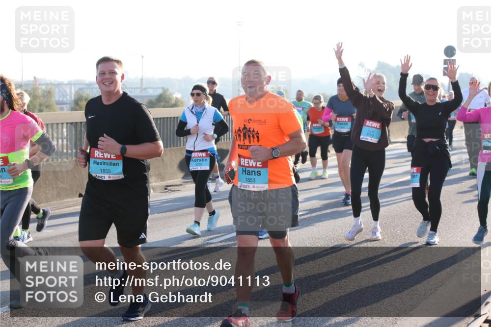 03.10.2025 - Köhlbrandbrückenlauf Lena Gebhardt http://msf.ph/oto/9041113 03.10.2025 09:25:25 Position 1 1855, 12, 3770, 3232, 1853 meine-sportfotos.de