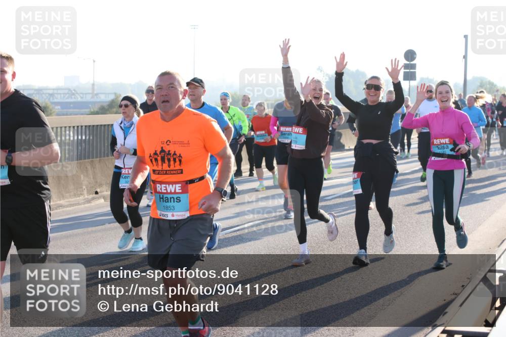 03.10.2025 - Köhlbrandbrückenlauf Lena Gebhardt http://msf.ph/oto/9041128 03.10.2025 09:25:25 Position 1 32, 12, 1853, 770, 1685 meine-sportfotos.de