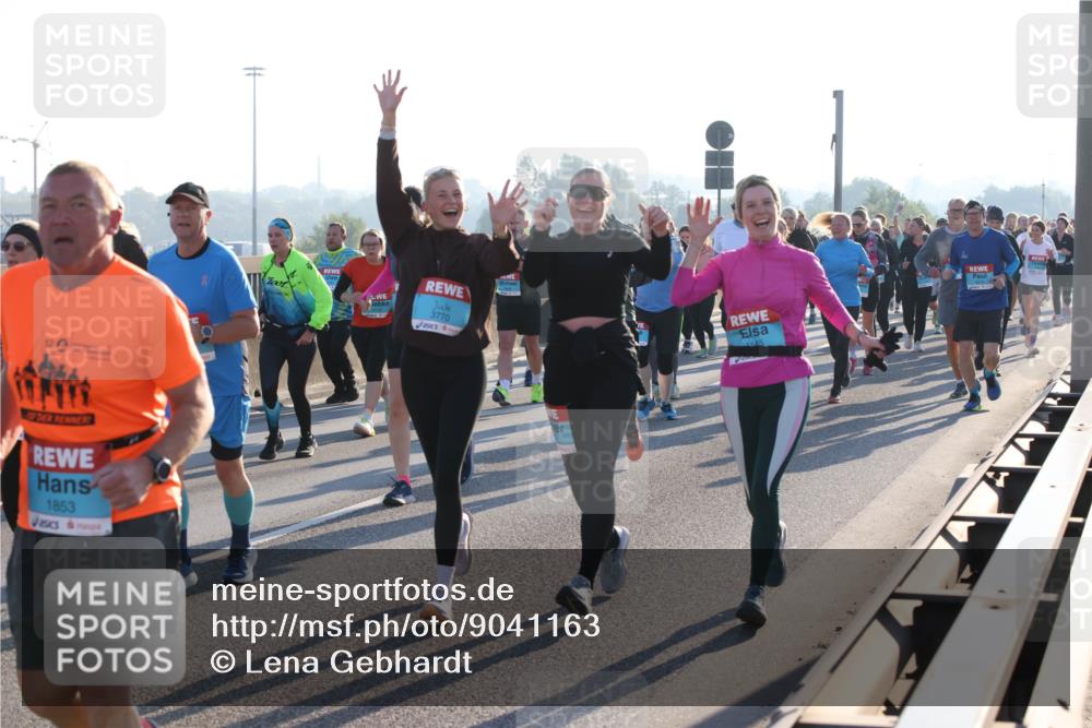 03.10.2025 - Köhlbrandbrückenlauf Lena Gebhardt http://msf.ph/oto/9041163 03.10.2025 09:25:25 Position 1 1853, 3770, 1685 meine-sportfotos.de