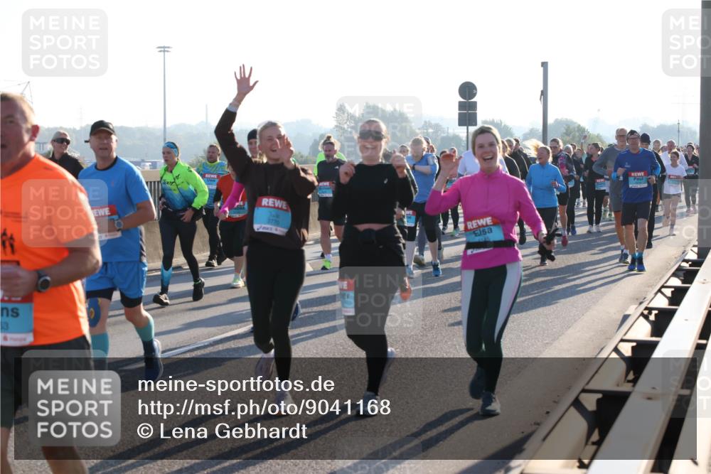 03.10.2025 - Köhlbrandbrückenlauf Lena Gebhardt http://msf.ph/oto/9041168 03.10.2025 09:25:25 Position 1 53, 3770, 6, 1615 meine-sportfotos.de