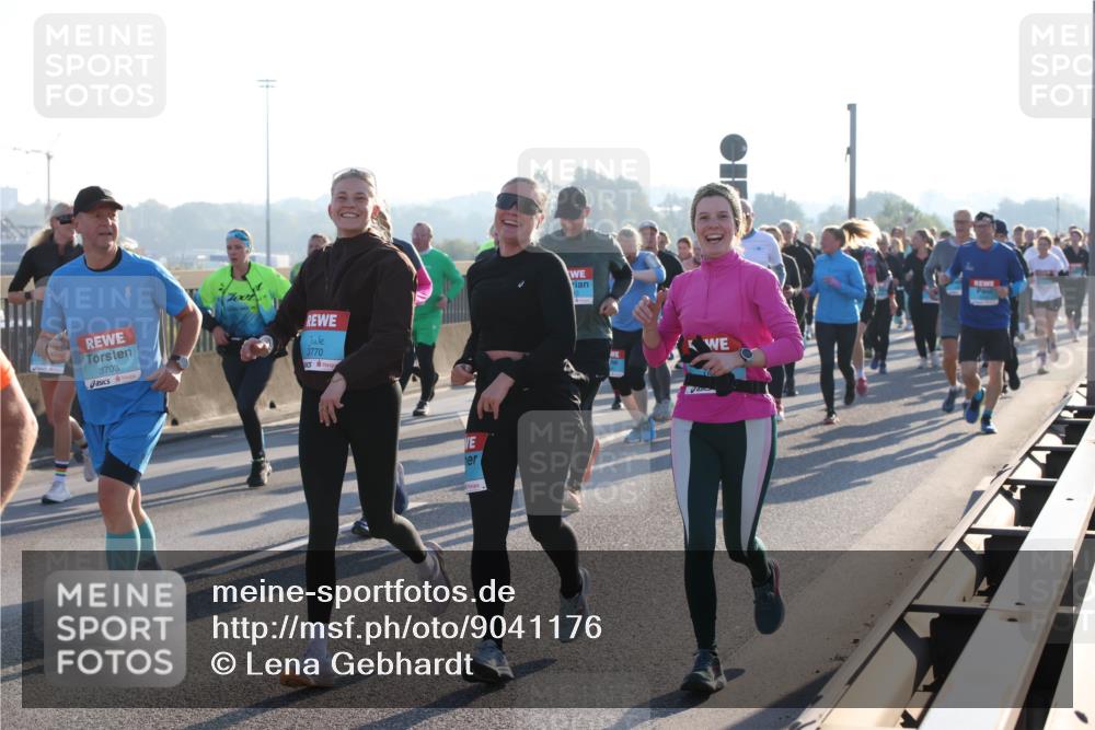 03.10.2025 - Köhlbrandbrückenlauf Lena Gebhardt http://msf.ph/oto/9041176 03.10.2025 09:25:26 Position 1 3703, 3770 meine-sportfotos.de