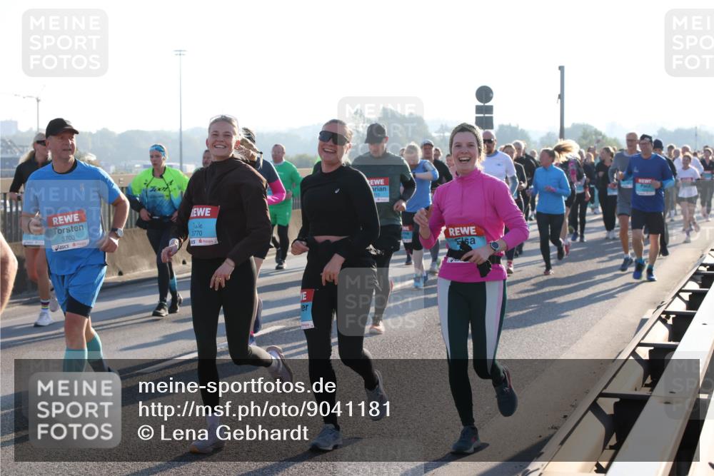 03.10.2025 - Köhlbrandbrückenlauf Lena Gebhardt http://msf.ph/oto/9041181 03.10.2025 09:25:26 Position 1 3703, 3770 meine-sportfotos.de