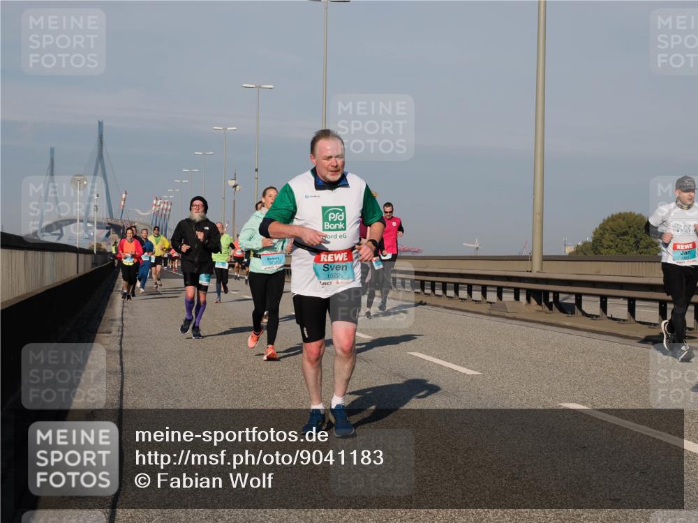 03.10.2025 - Köhlbrandbrückenlauf Fabian Wolf http://msf.ph/oto/9041183 03.10.2025 09:55:04 Position 3 3717, 1522 meine-sportfotos.de