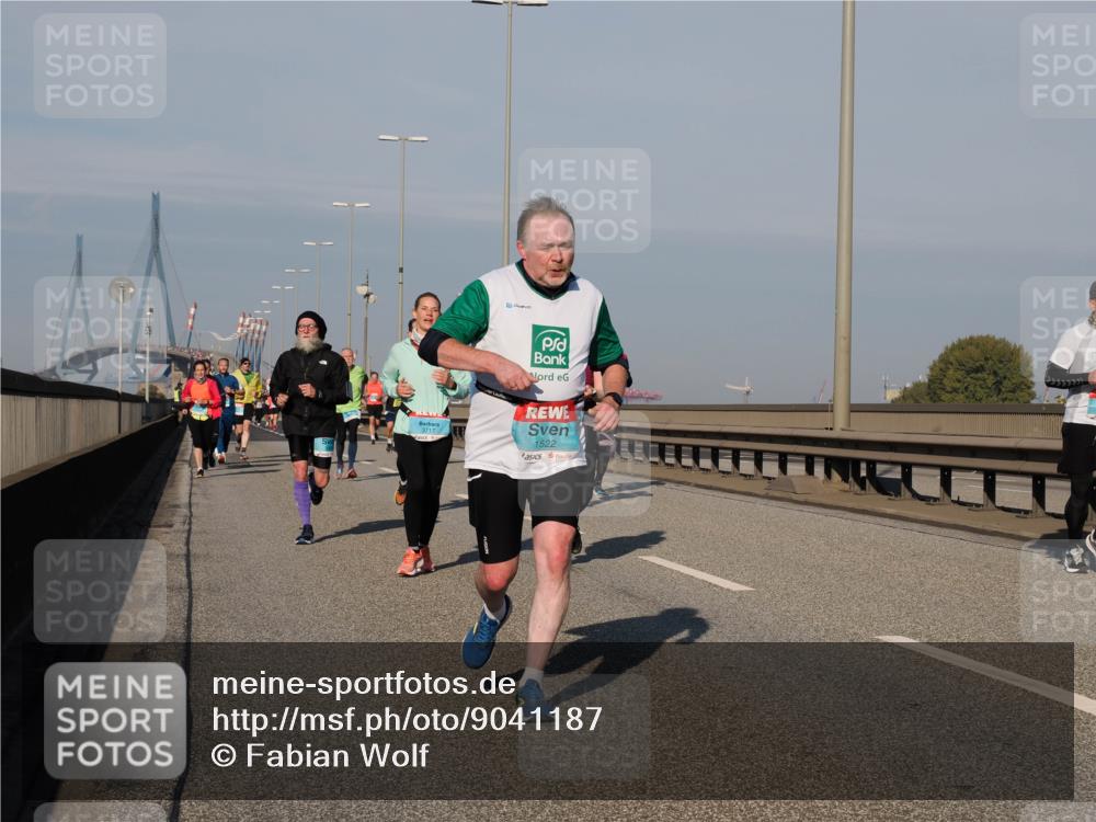 03.10.2025 - Köhlbrandbrückenlauf Fabian Wolf http://msf.ph/oto/9041187 03.10.2025 09:55:04 Position 3 3717, 1522 meine-sportfotos.de