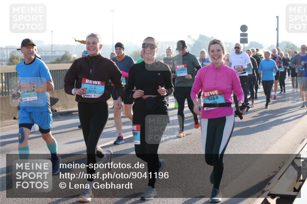 03.10.2025 - Köhlbrandbrückenlauf Lena Gebhardt http://msf.ph/oto/9041196 03.10.2025 09:25:26 Position 1 3703, 3770, 2210, 1585 meine-sportfotos.de
