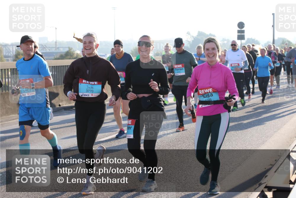 03.10.2025 - Köhlbrandbrückenlauf Lena Gebhardt http://msf.ph/oto/9041202 03.10.2025 09:25:26 Position 1 3703, 3770, 1585 meine-sportfotos.de
