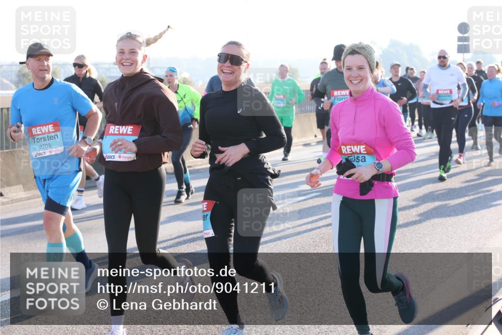 03.10.2025 - Köhlbrandbrückenlauf Lena Gebhardt http://msf.ph/oto/9041211 03.10.2025 09:25:26 Position 1 3703 meine-sportfotos.de