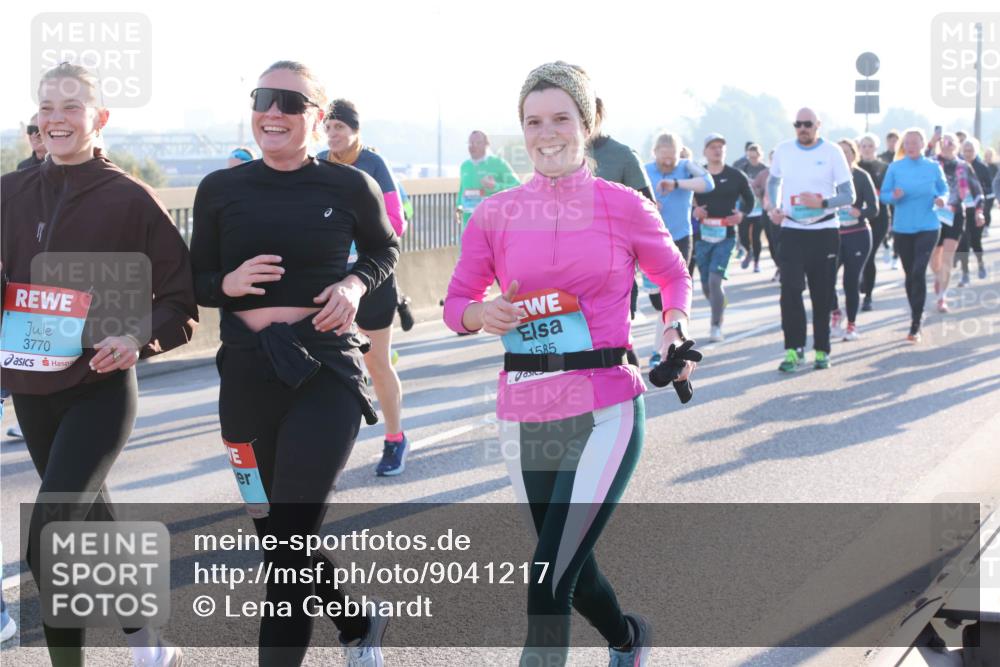 03.10.2025 - Köhlbrandbrückenlauf Lena Gebhardt http://msf.ph/oto/9041217 03.10.2025 09:25:27 Position 1 3770, 1585 meine-sportfotos.de