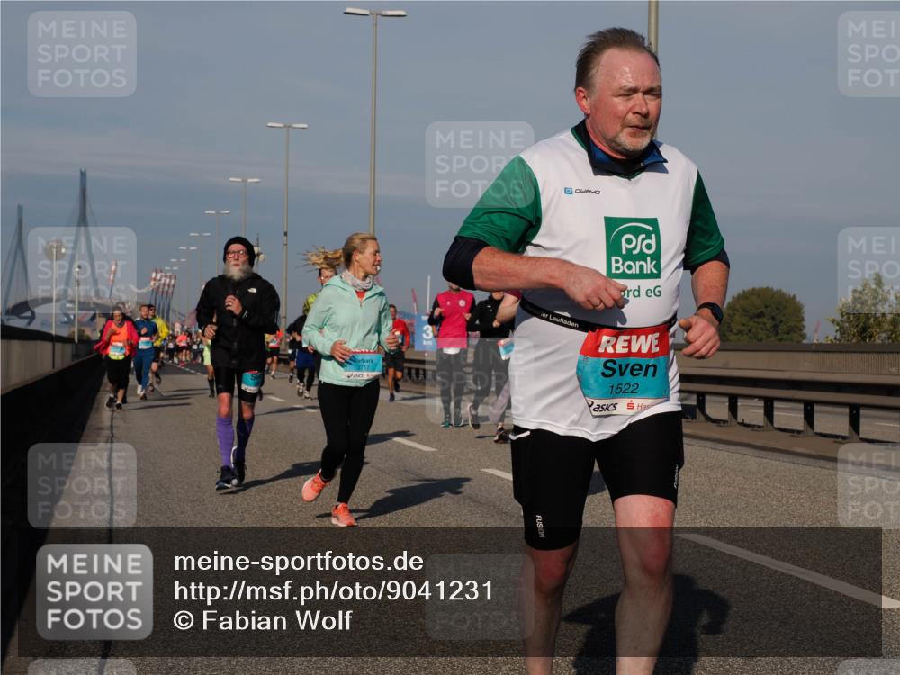 03.10.2025 - Köhlbrandbrückenlauf Fabian Wolf http://msf.ph/oto/9041231 03.10.2025 09:55:05 Position 3 3717, 1522 meine-sportfotos.de