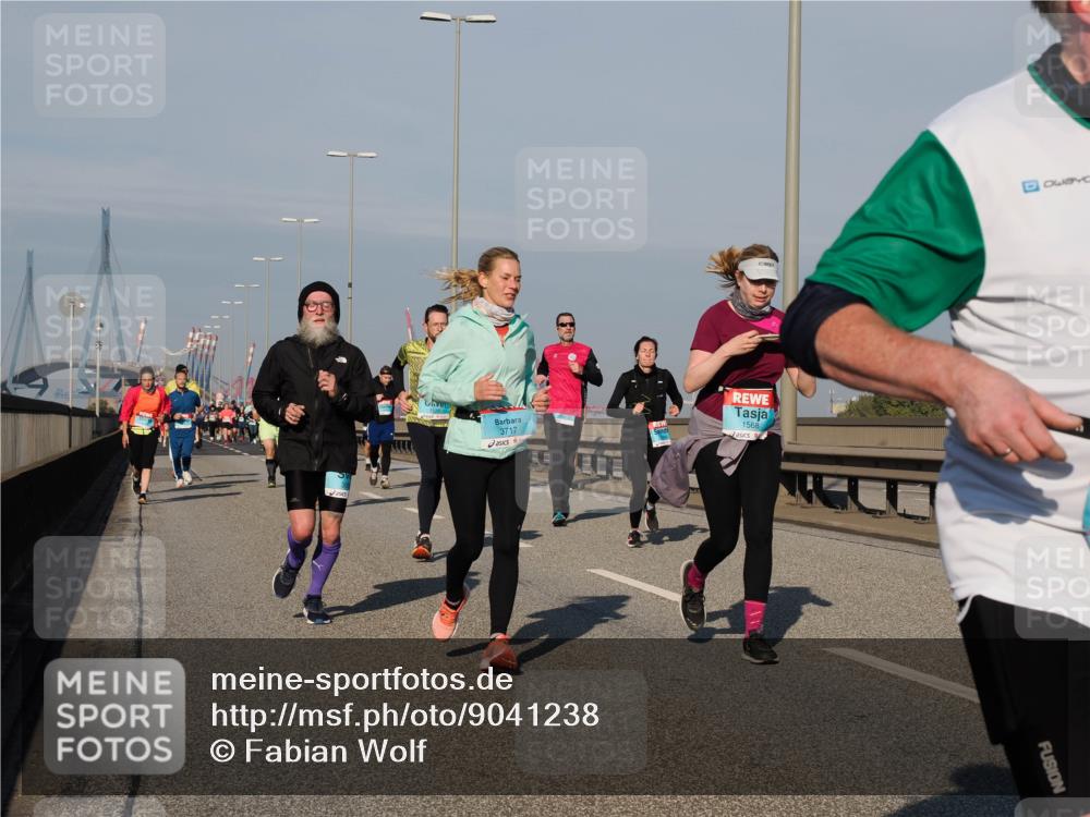 03.10.2025 - Köhlbrandbrückenlauf Fabian Wolf http://msf.ph/oto/9041238 03.10.2025 09:55:06 Position 3 3717, 1568 meine-sportfotos.de