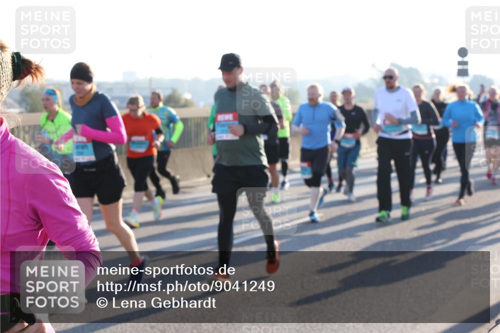 03.10.2025 - Köhlbrandbrückenlauf Lena Gebhardt http://msf.ph/oto/9041249 03.10.2025 09:25:27 Position 1  meine-sportfotos.de