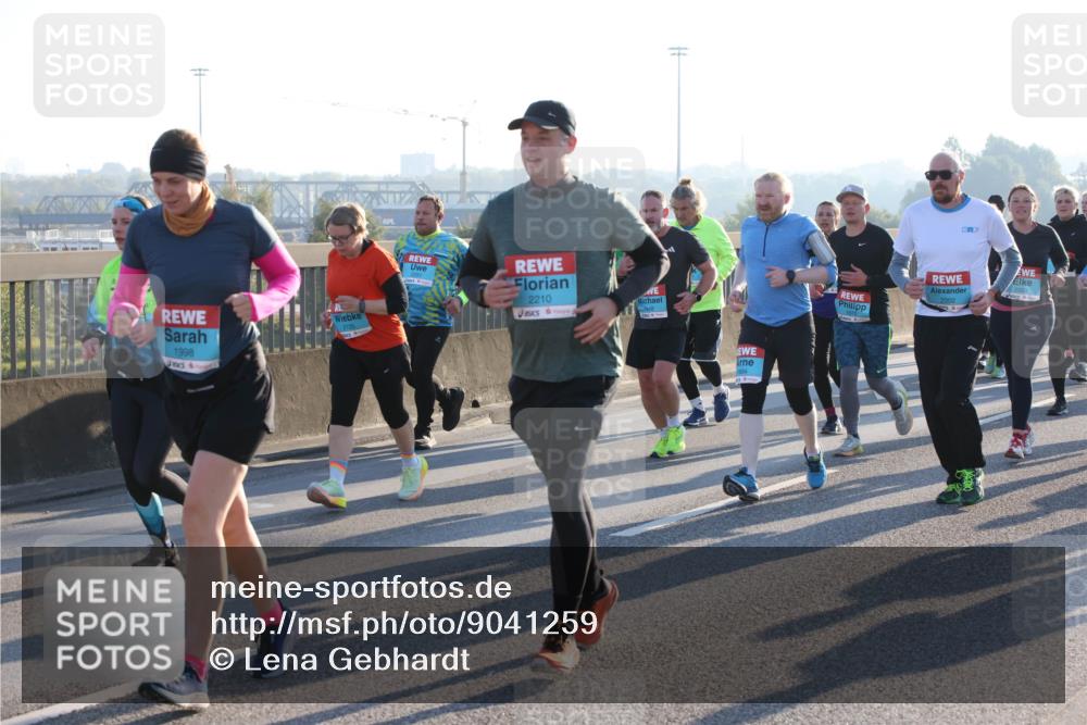 03.10.2025 - Köhlbrandbrückenlauf Lena Gebhardt http://msf.ph/oto/9041259 03.10.2025 09:25:28 Position 1 1998, 2210, 2003 meine-sportfotos.de