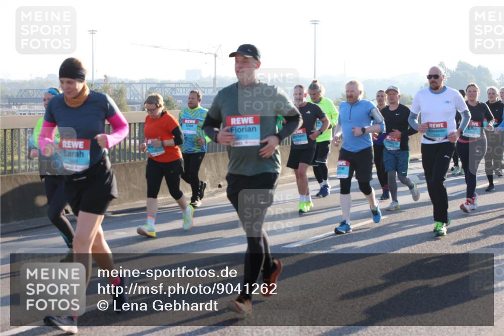 03.10.2025 - Köhlbrandbrückenlauf Lena Gebhardt http://msf.ph/oto/9041262 03.10.2025 09:25:28 Position 1 10 meine-sportfotos.de