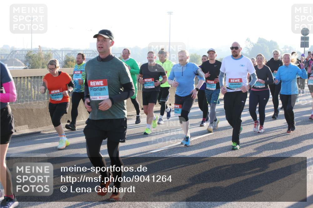 03.10.2025 - Köhlbrandbrückenlauf Lena Gebhardt http://msf.ph/oto/9041264 03.10.2025 09:25:28 Position 1 2210, 2002 meine-sportfotos.de