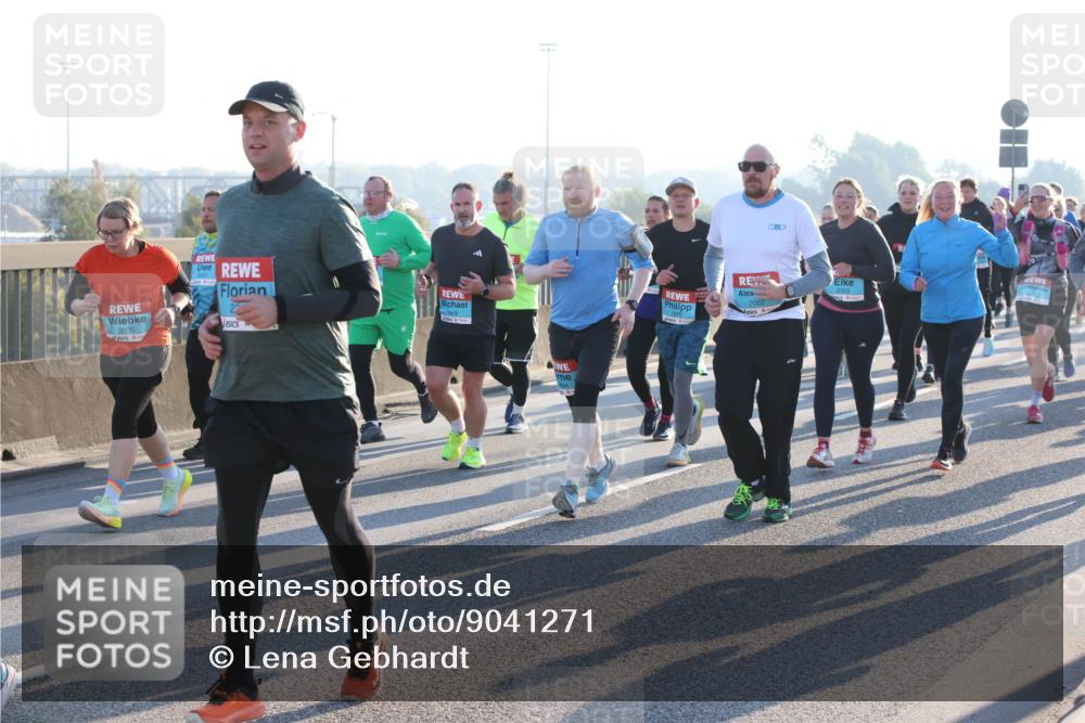 03.10.2025 - Köhlbrandbrückenlauf Lena Gebhardt http://msf.ph/oto/9041271 03.10.2025 09:25:28 Position 1 2135, 20, 1948, 2002, 2003 meine-sportfotos.de