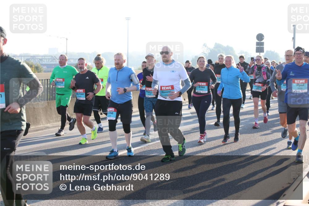 03.10.2025 - Köhlbrandbrückenlauf Lena Gebhardt http://msf.ph/oto/9041289 03.10.2025 09:25:29 Position 1 1948, 1664, 2003, 3259 meine-sportfotos.de