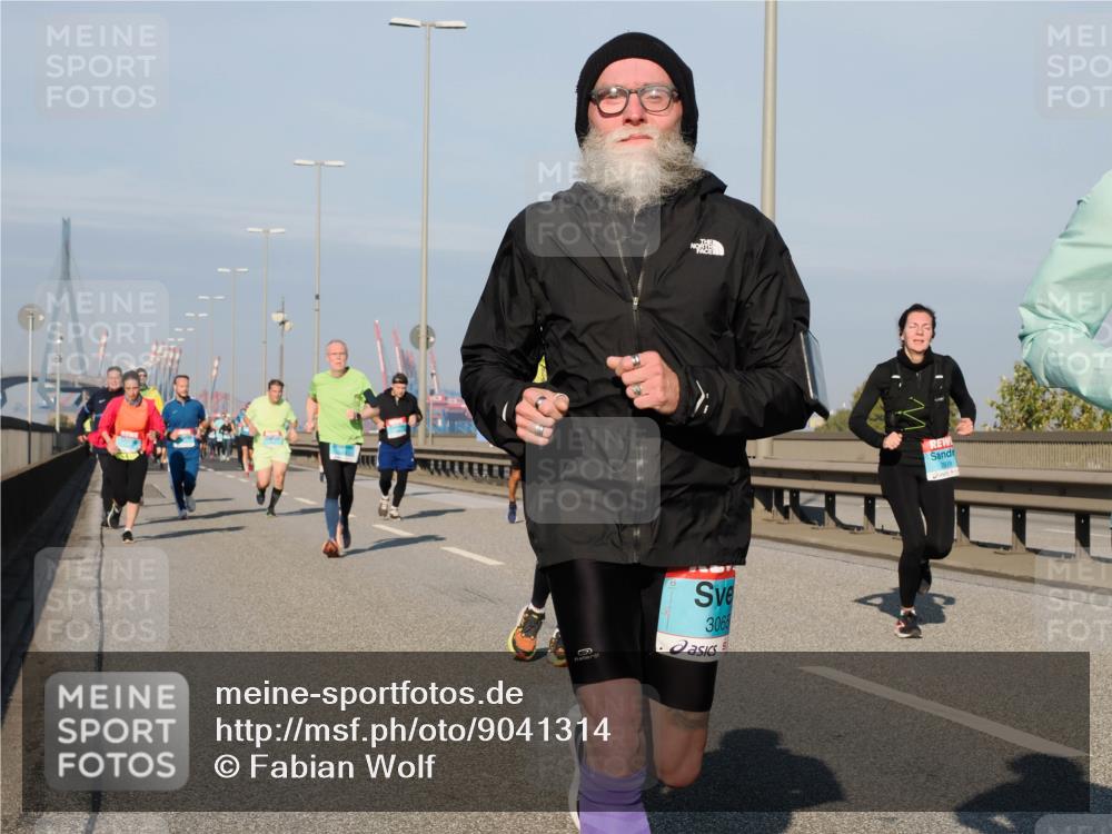 03.10.2025 - Köhlbrandbrückenlauf Fabian Wolf http://msf.ph/oto/9041314 03.10.2025 09:55:08 Position 3 3066, 2939 meine-sportfotos.de