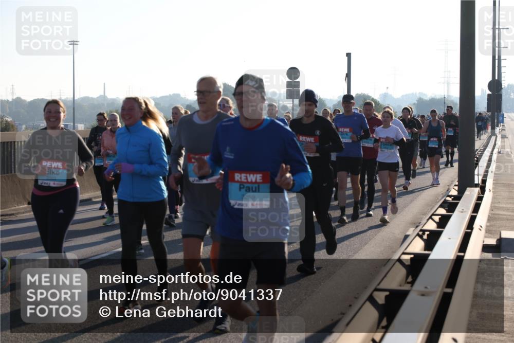 03.10.2025 - Köhlbrandbrückenlauf Lena Gebhardt http://msf.ph/oto/9041337 03.10.2025 09:25:30 Position 1 2003, 6, 3259 meine-sportfotos.de