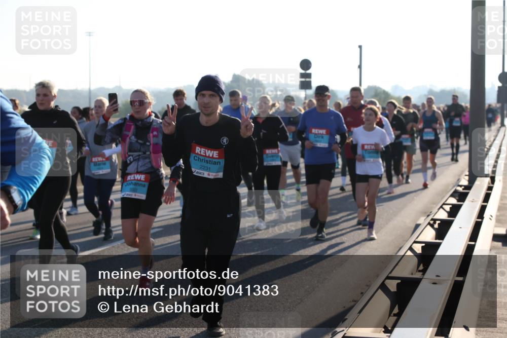 03.10.2025 - Köhlbrandbrückenlauf Lena Gebhardt http://msf.ph/oto/9041383 03.10.2025 09:25:31 Position 1 2231 meine-sportfotos.de