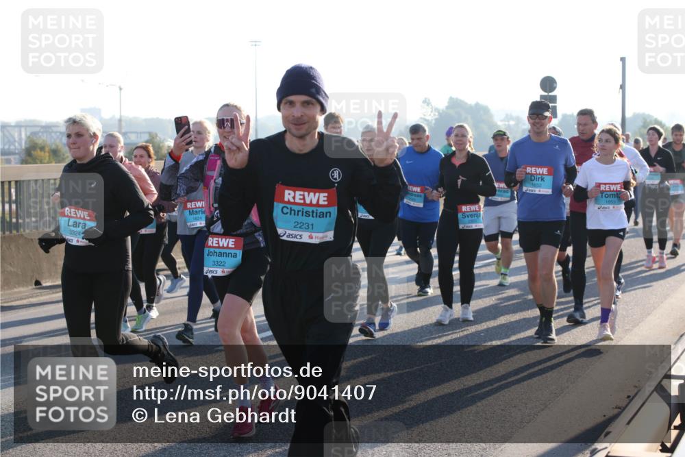 03.10.2025 - Köhlbrandbrückenlauf Lena Gebhardt http://msf.ph/oto/9041407 03.10.2025 09:25:32 Position 1 3324, 1824, 3322, 2231, 1652, 1653 meine-sportfotos.de