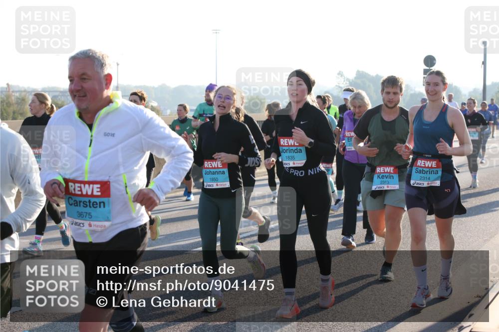 03.10.2025 - Köhlbrandbrückenlauf Lena Gebhardt http://msf.ph/oto/9041475 03.10.2025 09:25:36 Position 1 3675, 1850, 1835, 2314, 2313 meine-sportfotos.de