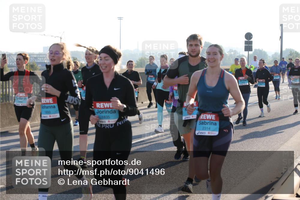 03.10.2025 - Köhlbrandbrückenlauf Lena Gebhardt http://msf.ph/oto/9041496 03.10.2025 09:25:36 Position 1 1440, 1850, 1835, 2314 meine-sportfotos.de