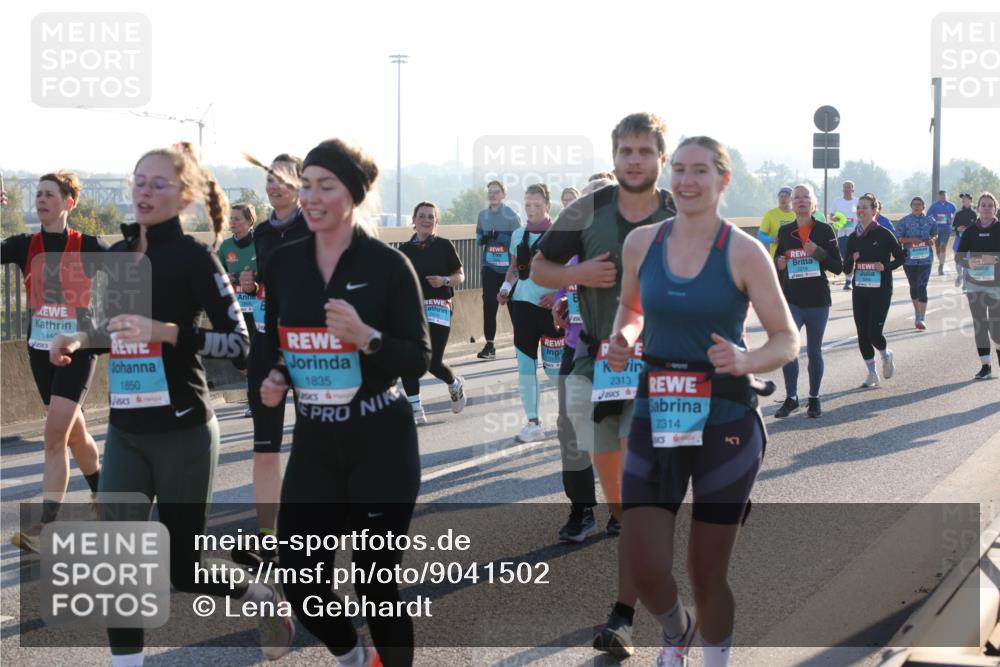 03.10.2025 - Köhlbrandbrückenlauf Lena Gebhardt http://msf.ph/oto/9041502 03.10.2025 09:25:36 Position 1 1440, 1850, 1835, 2313, 2314, 2219 meine-sportfotos.de