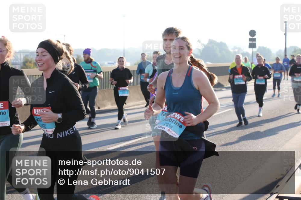 03.10.2025 - Köhlbrandbrückenlauf Lena Gebhardt http://msf.ph/oto/9041507 03.10.2025 09:25:37 Position 1 1835, 2314 meine-sportfotos.de