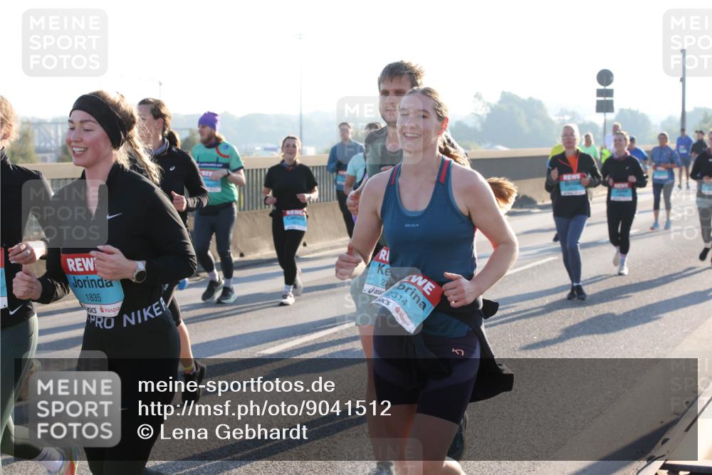 03.10.2025 - Köhlbrandbrückenlauf Lena Gebhardt http://msf.ph/oto/9041512 03.10.2025 09:25:37 Position 1 1835, 22, 2314 meine-sportfotos.de