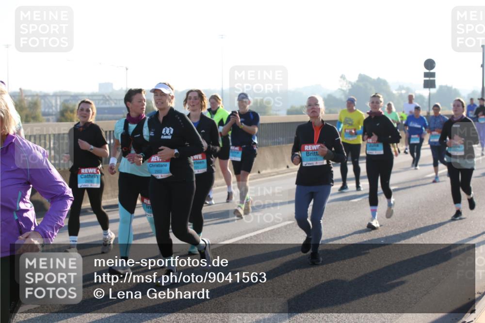 03.10.2025 - Köhlbrandbrückenlauf Lena Gebhardt http://msf.ph/oto/9041563 03.10.2025 09:25:38 Position 1 2922, 2219 meine-sportfotos.de