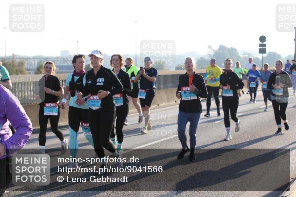 03.10.2025 - Köhlbrandbrückenlauf Lena Gebhardt http://msf.ph/oto/9041566 03.10.2025 09:25:38 Position 1 2922, 2219 meine-sportfotos.de