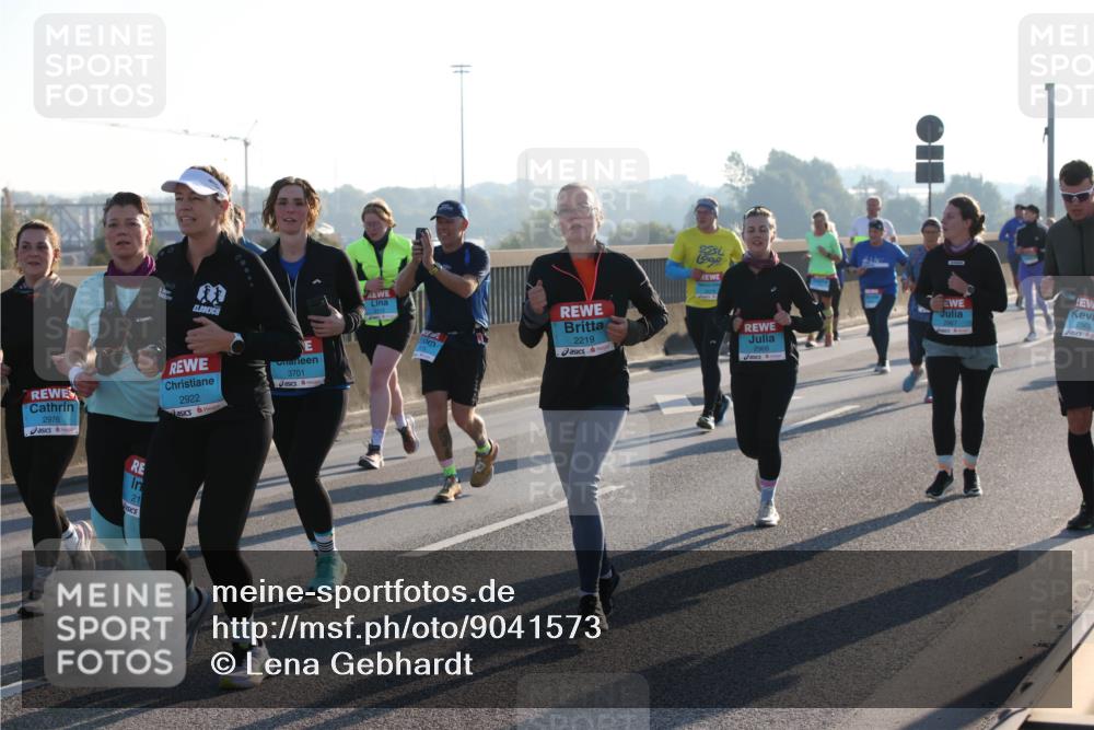 03.10.2025 - Köhlbrandbrückenlauf Lena Gebhardt http://msf.ph/oto/9041573 03.10.2025 09:25:39 Position 1 2976, 21, 2922, 3701, 9554, 2219, 2965 meine-sportfotos.de