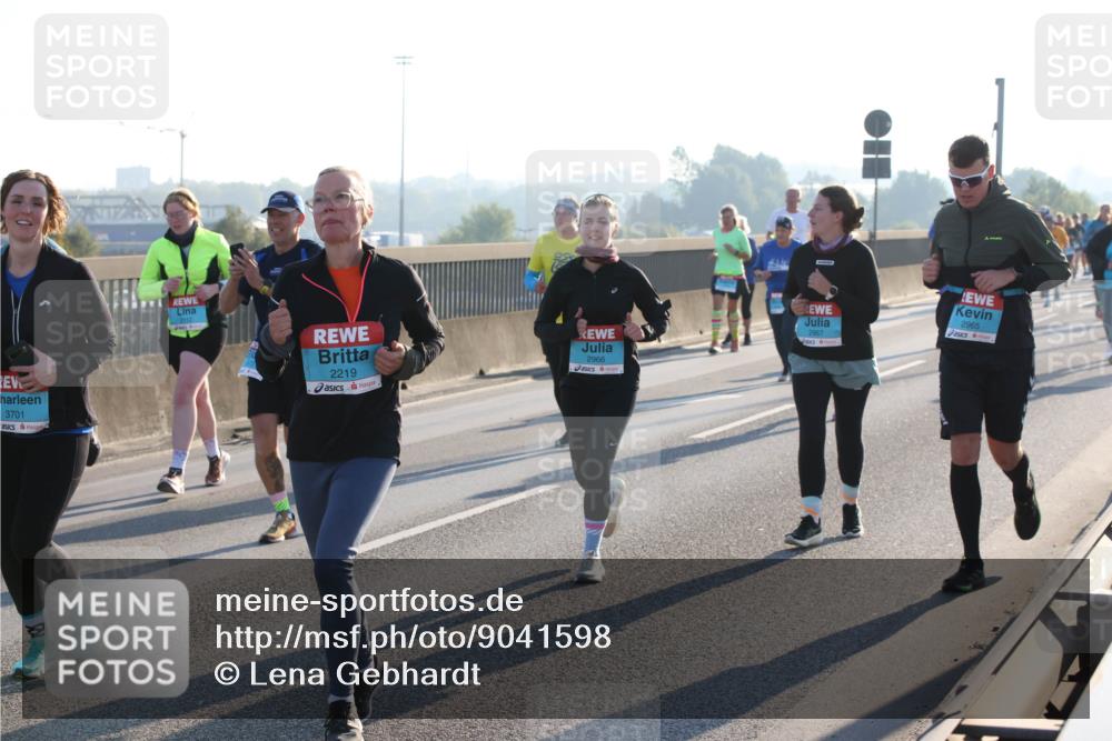 03.10.2025 - Köhlbrandbrückenlauf Lena Gebhardt http://msf.ph/oto/9041598 03.10.2025 09:25:40 Position 1 3701, 2219, 2966, 2965, 2967 meine-sportfotos.de