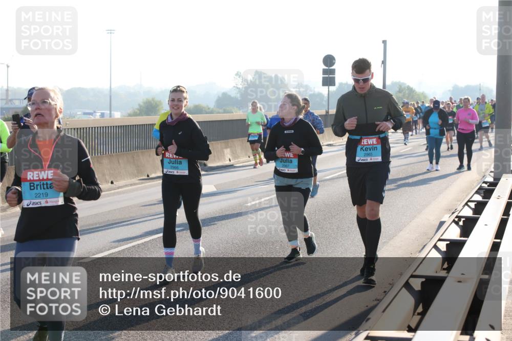 03.10.2025 - Köhlbrandbrückenlauf Lena Gebhardt http://msf.ph/oto/9041600 03.10.2025 09:25:40 Position 1 2219, 2966, 2967, 2965 meine-sportfotos.de