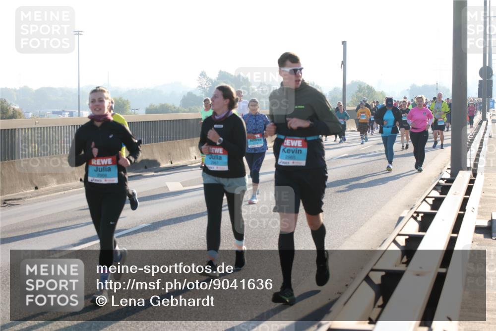 03.10.2025 - Köhlbrandbrückenlauf Lena Gebhardt http://msf.ph/oto/9041636 03.10.2025 09:25:40 Position 1 2966, 2965 meine-sportfotos.de