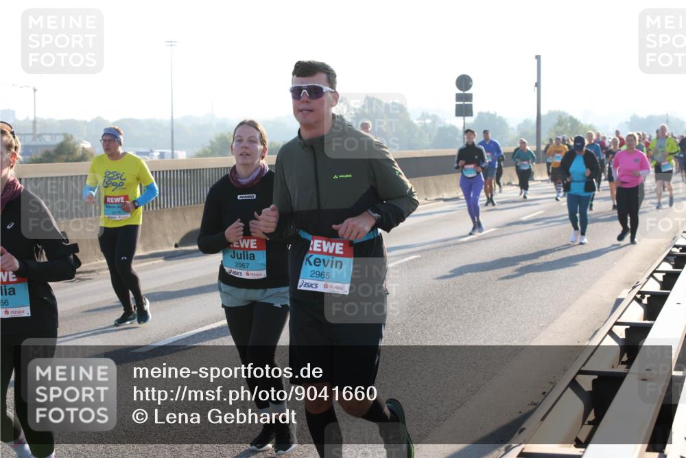 03.10.2025 - Köhlbrandbrückenlauf Lena Gebhardt http://msf.ph/oto/9041660 03.10.2025 09:25:41 Position 1 66, 2967, 2965 meine-sportfotos.de